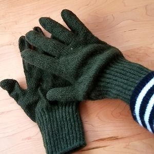 Wool Green Gloves